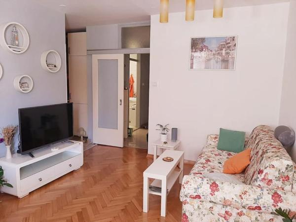 На фото показан объект Sunny home Karlo, расположенный в городе Сплит.