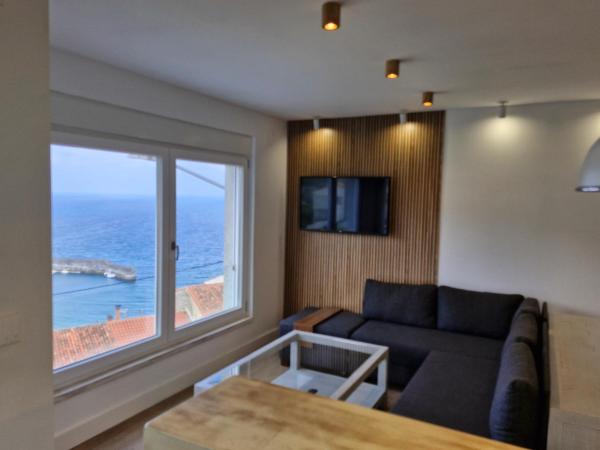 A la foto es mostra l'objecte Casa Laurentina Lastres situat a la ciutat de Lastres.