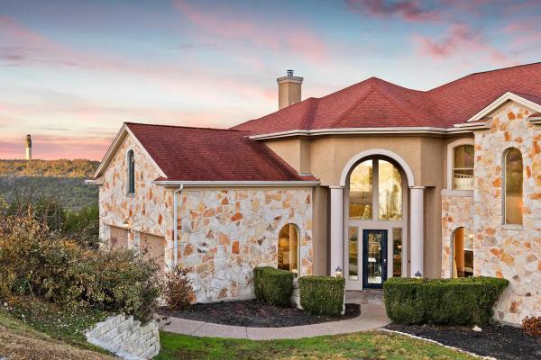 Lake Travis Family Retreat With Theater Game Room And Bbq 7 Min From Marina
