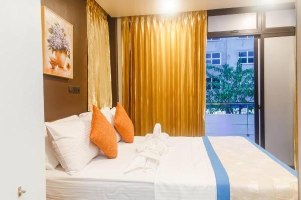 Club Blu, Male City