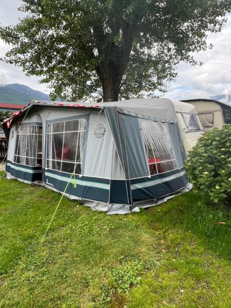 A la foto es mostra l'objecte Camping Alex situat a la ciutat de Cadenazzo.