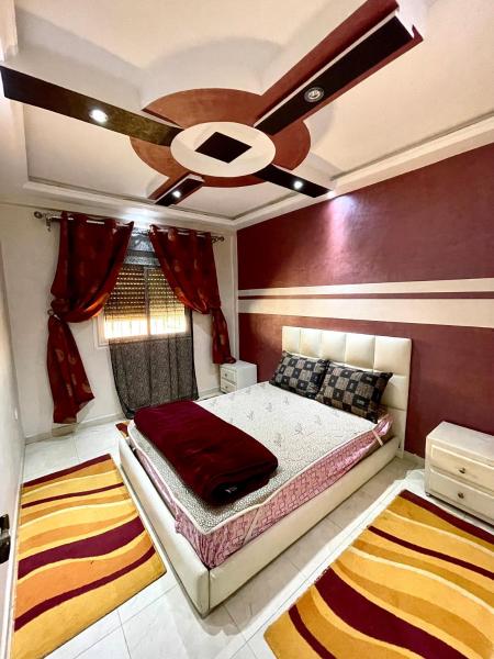 The photo shows the Belle Appartement dans un logement familiale et très calme located in the city of Tikiouine.