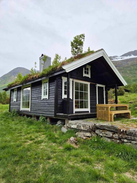 Hytta På Kvia, Rognestøyldalen - Sæbø - Sæbø