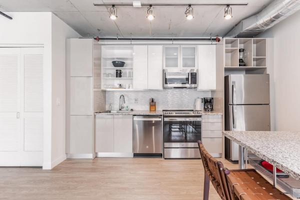 DT Delight Downtown Living 2bd2ba Endless Access, Cleveland