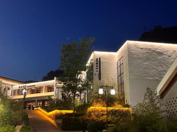 På bildet vises objektet Shijiazhuang Pingshan Golden Honzai Hotel som ligger i byen Pingshan.