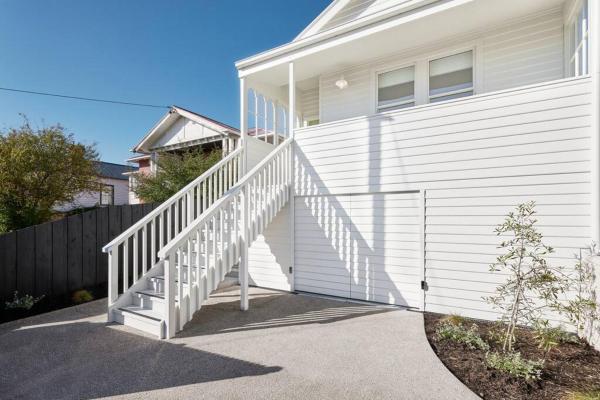 A la foto es mostra l'objecte Architectural Brilliance - Sandy Bay situat a la ciutat de Sandy Bay.