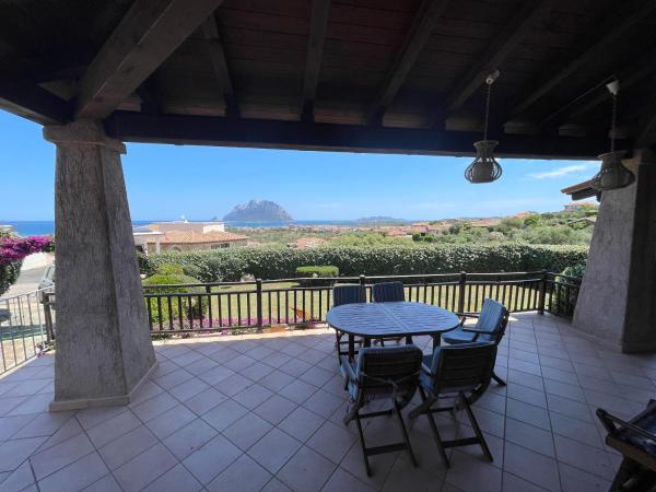 The photo shows the Vista incredibile su tavolara located in the city of Porto San Paolo.