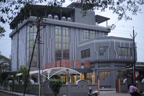 A la foto es mostra l'objecte Hotel Statusinn, Ichalkaranji situat a la ciutat de Alta.