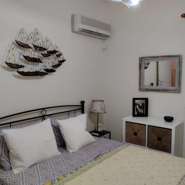 A la foto es mostra l'objecte Luminosa apt with private parking situat a la ciutat de Loutraki.