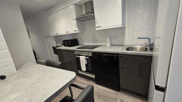 Zdjęcie 6: Central & Stylish, Two Bed, Two Bath