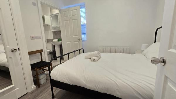 Zdjęcie 9: Central & Stylish, Two Bed, Two Bath
