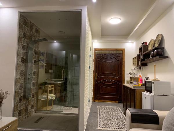 Auf dem Foto ist das Objekt To your home in der Stadt Amman zu sehen.