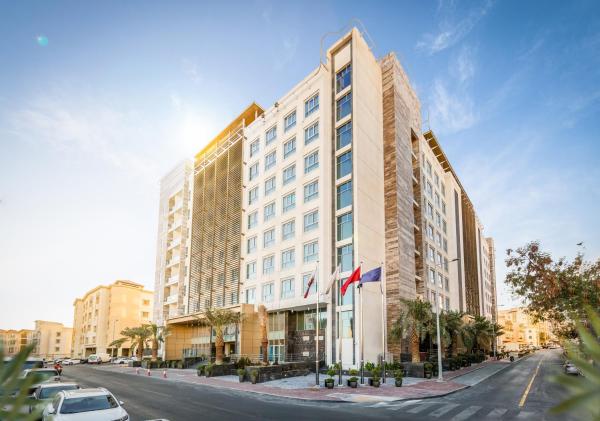 写真にはドーハ市にあるCentral Inn Al Sadd Suites Hotelsが写っています。