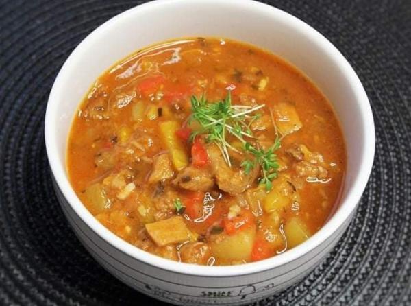 A la foto es mostra l'objecte Vegimir, vegansko etno selo Vrbeta situat a la ciutat de Žune.