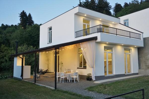 Auf dem Foto ist das Objekt Villa Panorama Gonio in der Stadt Kvariat'i zu sehen.
