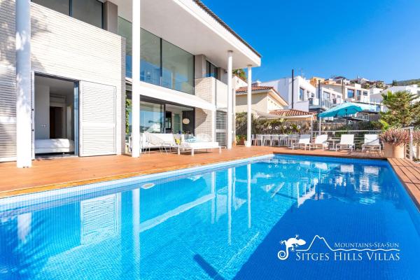 På billedet ses objektet Super Villa Oasis Fab Sea and Sitges View with Private Pool and Air Conditioning beliggende i byen Sitges.