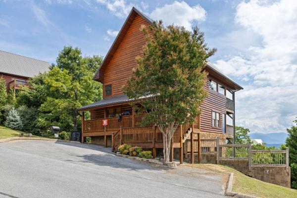 A la foto es mostra l'objecte High Mountain Mist A Beautiful 4 Bedroom Cabin in Starr Crest Resort with hot tub and pool table situat a la ciutat de Sevierville.