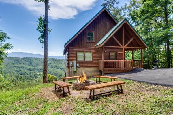 A la foto es mostra l'objecte Bearhemain Rhapsody, a Private Cabin with Incredible Mountain Views, Near Dollywood!! situat a la ciutat de Sevierville.
