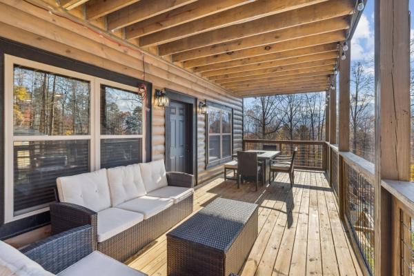 Embrace The Wild At The "Rustic Bear" Your Cozy Cabin Escape! - Gatlinburg, TN