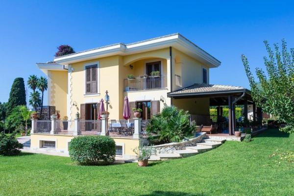 A la foto es mostra l'objecte Villa Melina situat a la ciutat de Belvedere.