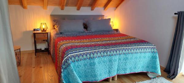 A la foto es mostra l'objecte Maison Puygaud situat a la ciutat de Lacaud.