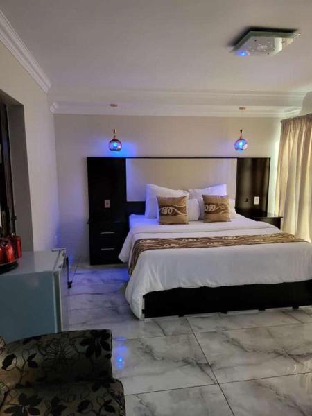 A la foto es mostra l'objecte Zurich Garden Hotel situat a la ciutat de Benoni.