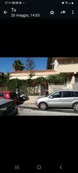 写真にはパレルモ市にあるa casa di Lu'が写っています。