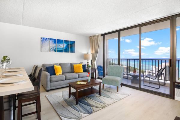 34fl Waikiki Condo With Ocean View, Pool, & Parking - Honolulu
