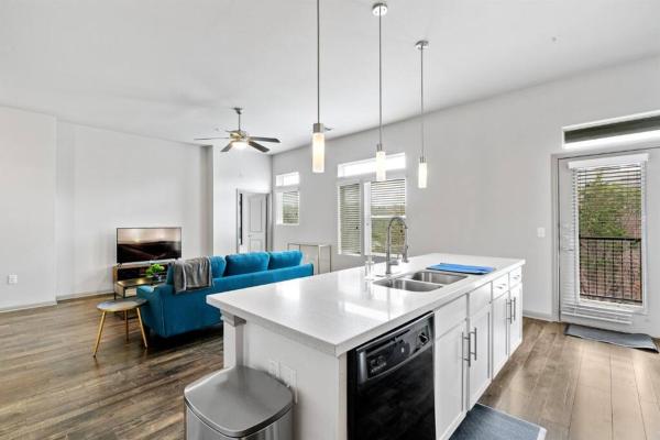 A la foto es mostra l'objecte Modern Austin 2BR 2B Apt with Pool Parking & WIFI situat a la ciutat de Austin.