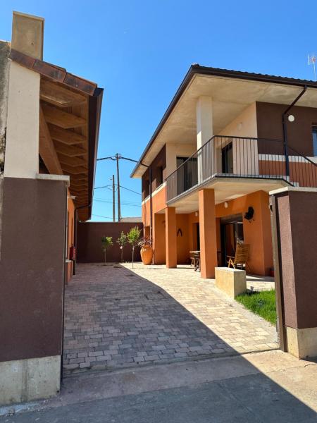 Na fotografii je vidět objekt Casa Abuela Ángela nacházející se ve městě Tábara.