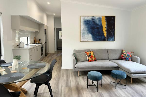 The photo shows the Cabin 4, 2 Bedroom, 1 Bathroom Cabin Retreat located in the city of Blewitts Springs.