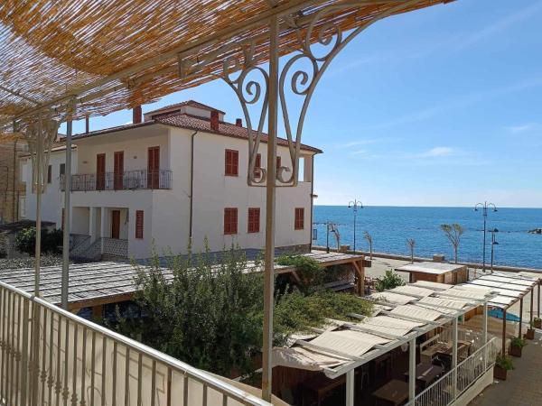 The photo shows the Ristorante Paisà. Cibo e Ospitalità located in the city of Cosentini.