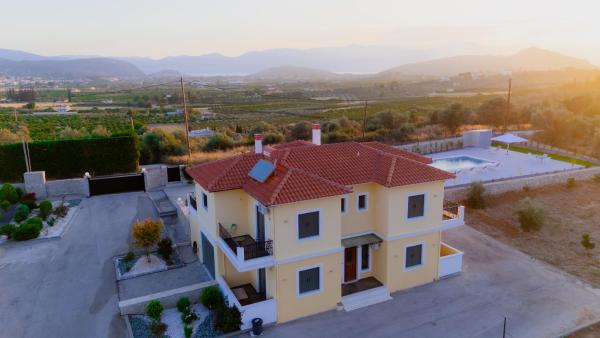 A la foto es mostra l'objecte Βίλλα Πηνελόπη με πισίνα σε ιδιωτικό λόφο με θέα situat a la ciutat de Nàuplia.