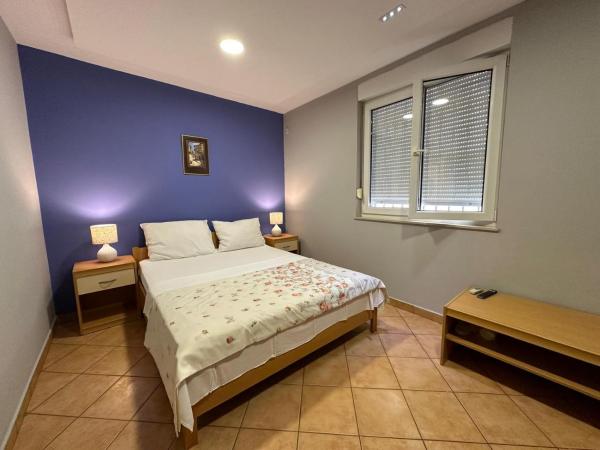 A la foto es mostra l'objecte Villa la Riva situat a la ciutat de Mostar.