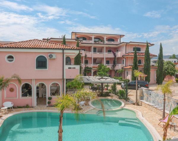 Na foto é possível ver o objeto Casa Selimi localizado na cidade de Ulcinj.