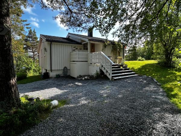 Kuvassa näkyy kohde Casa Blanca, joka sijaitsee kaupungissa Å i Åfjord.