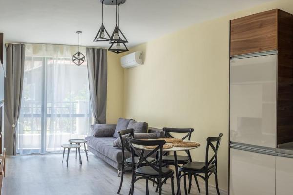 La Familia Apartments 1, Warna