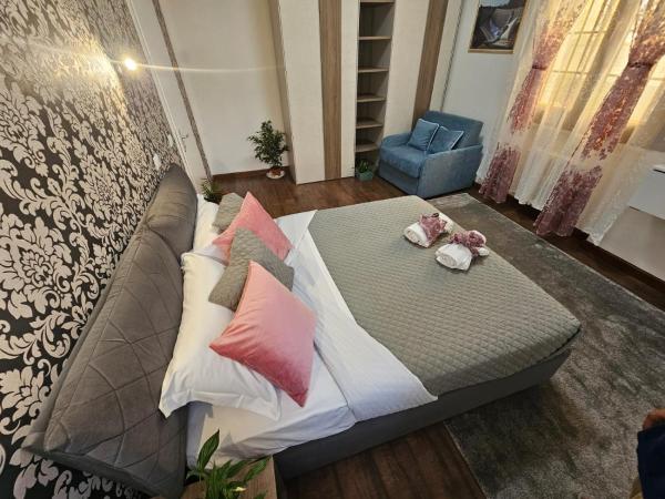 照片显示了位于Mestre市的Grande Bellezza Luxury Suite物件。