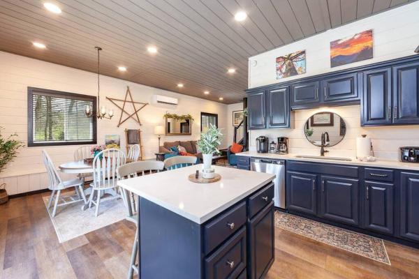 A la foto es mostra l'objecte Smoky Mtn Retreat Pets Pickleball HotTub Creekside situat a la ciutat de Sevierville.