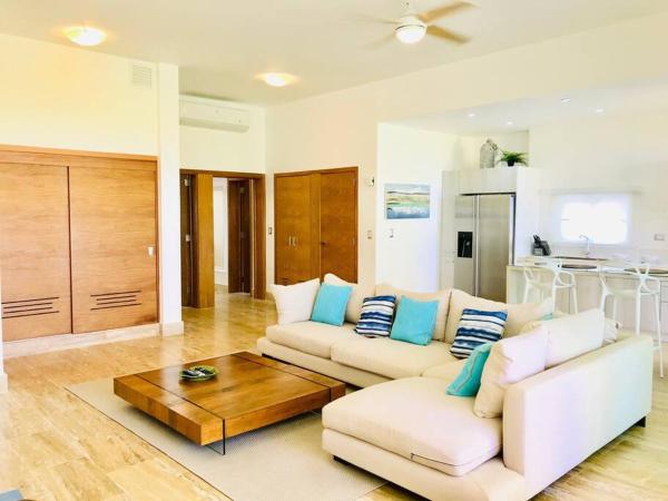 Na foto é possível ver o objeto Amazing Beach front apt at playa bonita los delfines building #A1 localizado na cidade de Las Terrenas.