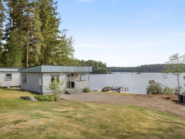 Na zdjęciu widoczny jest obiekt Holiday Home Sjöatorp Skogsstugan by Interhome położony w mieście Rydaholm.