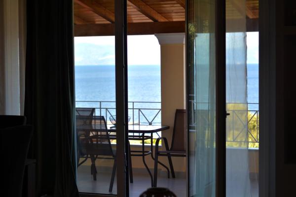 På billedet ses objektet Tsaki seaview apartment beliggende i byen Mpenitses.