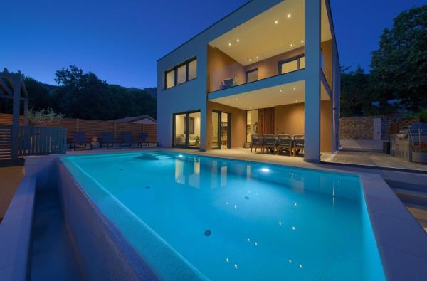 På billedet ses objektet Villa Viverum with heated salt water pool beliggende i byen Baška.