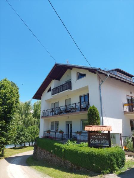 A la foto es mostra l'objecte Gacka idila situat a la ciutat de Otočac.