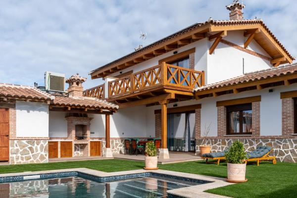 A la foto es mostra l'objecte Arandas Village situat a la ciutat de Navahermosa.