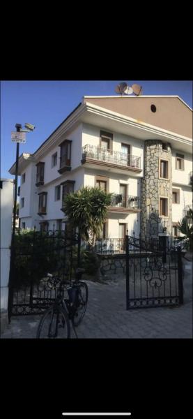 På billedet ses objektet Çeşme Suites beliggende i byen Çeşme.
