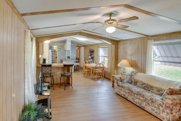 A la foto es mostra l'objecte Blackwell Home with Enclosed Porch Steps to Water! situat a la ciutat de Blackwell.