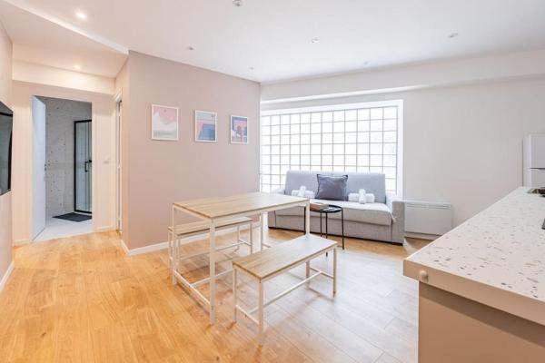 Charme Parisien 6 Personnes, 2 chambres, 19ème, Paris
