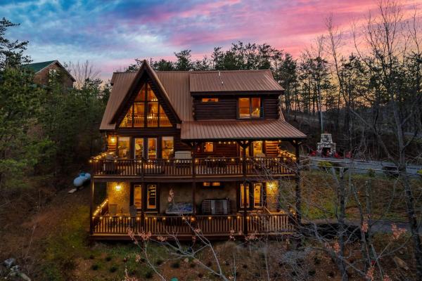 A la foto es mostra l'objecte Magnificent Views Cabin! Summer and Fall Specials! situat a la ciutat de Sevierville.