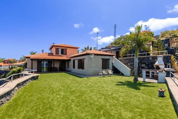 A la foto es mostra l'objecte Villa con vistas al Teide en el norte de Tenerife situat a la ciutat de El Pris.